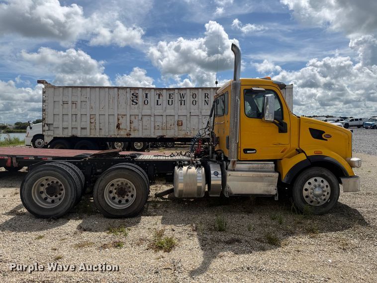 image for item YA4720 2016 Peterbilt 567 semi truck