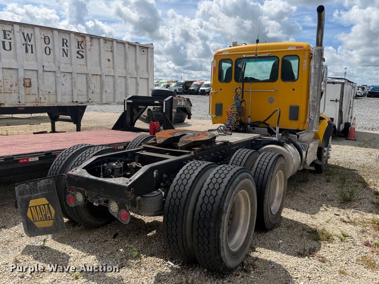 image for item YA4720 2016 Peterbilt 567 semi truck