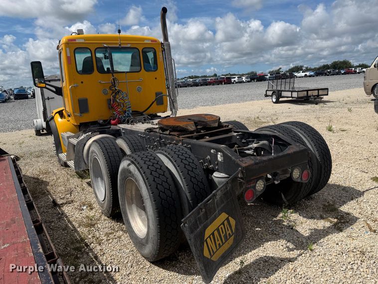 image for item YA4720 2016 Peterbilt 567 semi truck