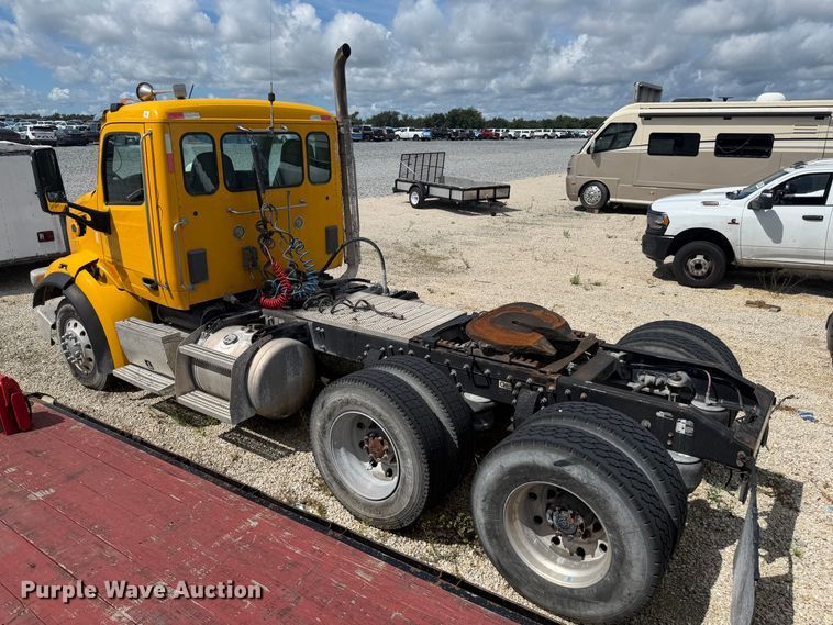 image for item YA4720 2016 Peterbilt 567 semi truck