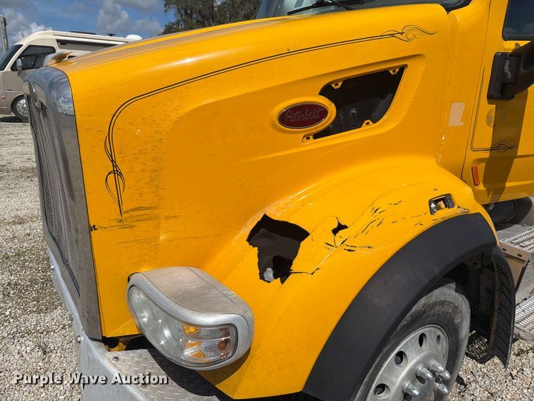 image for item YA4720 2016 Peterbilt 567 semi truck