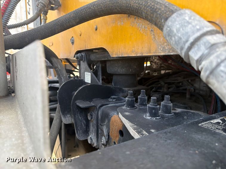 image for item YA4720 2016 Peterbilt 567 semi truck