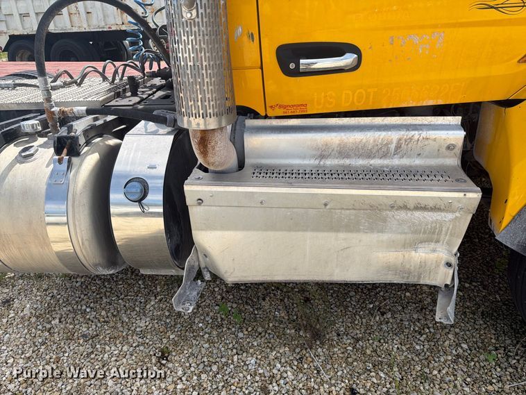 image for item YA4720 2016 Peterbilt 567 semi truck