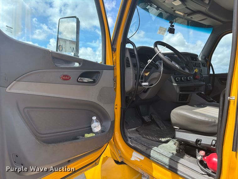 image for item YA4720 2016 Peterbilt 567 semi truck