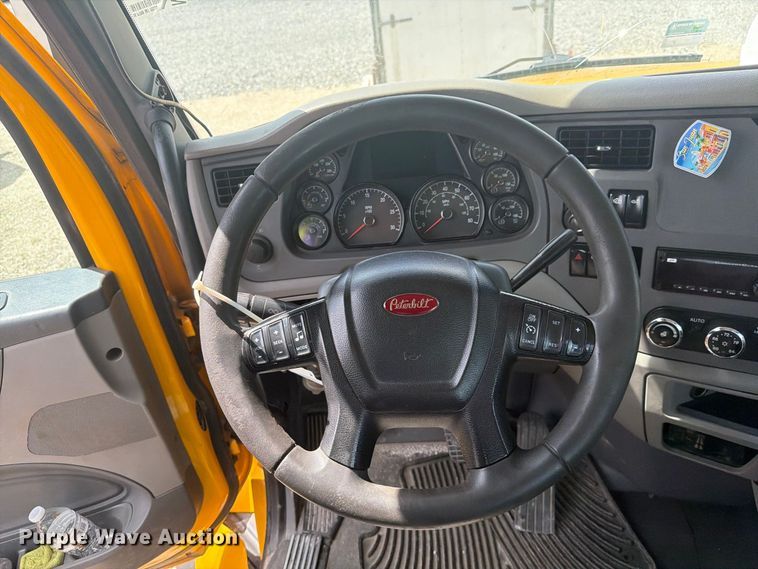 image for item YA4720 2016 Peterbilt 567 semi truck