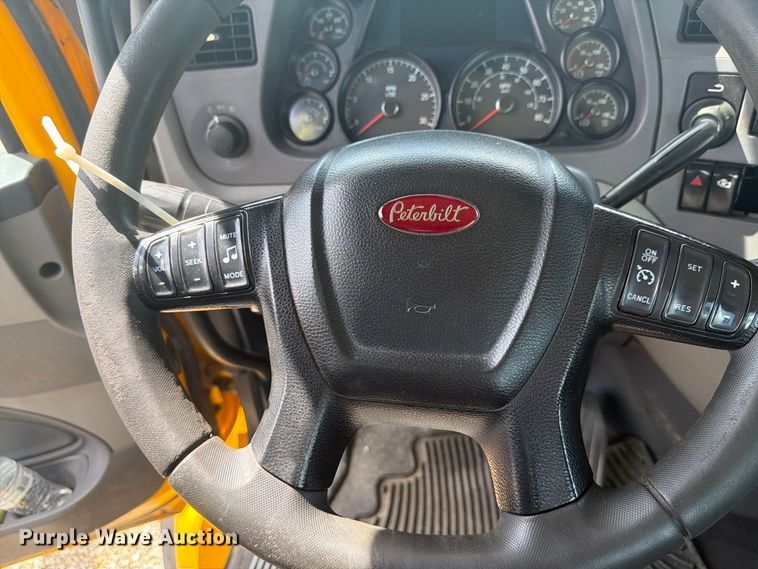 image for item YA4720 2016 Peterbilt 567 semi truck