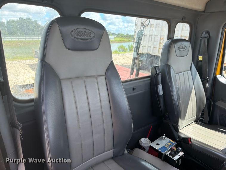 image for item YA4720 2016 Peterbilt 567 semi truck