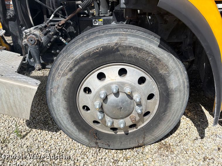 image for item YA4720 2016 Peterbilt 567 semi truck