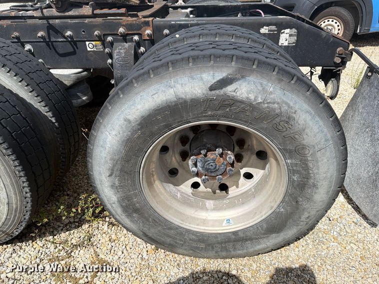 image for item YA4720 2016 Peterbilt 567 semi truck