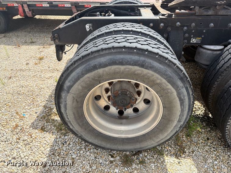 image for item YA4720 2016 Peterbilt 567 semi truck