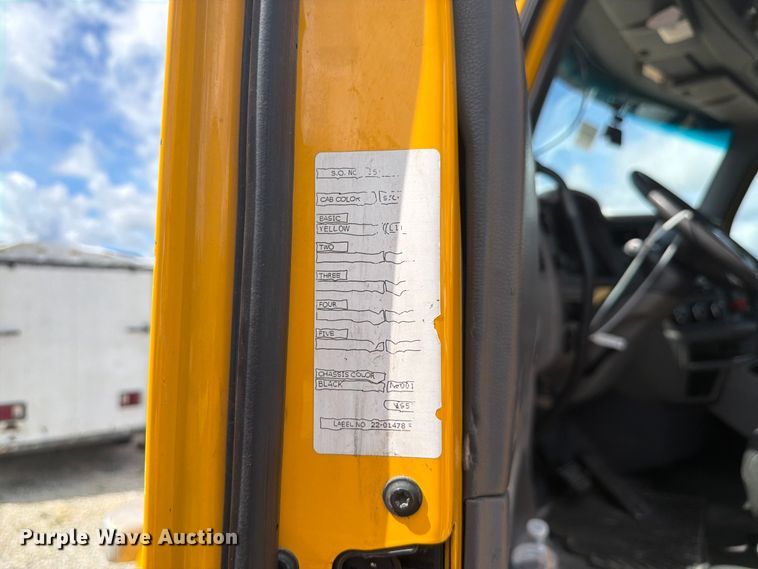 image for item YA4720 2016 Peterbilt 567 semi truck