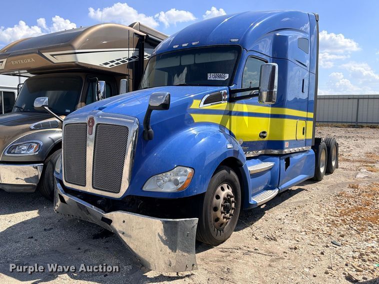 2020 Kenworth T680 semi truck
