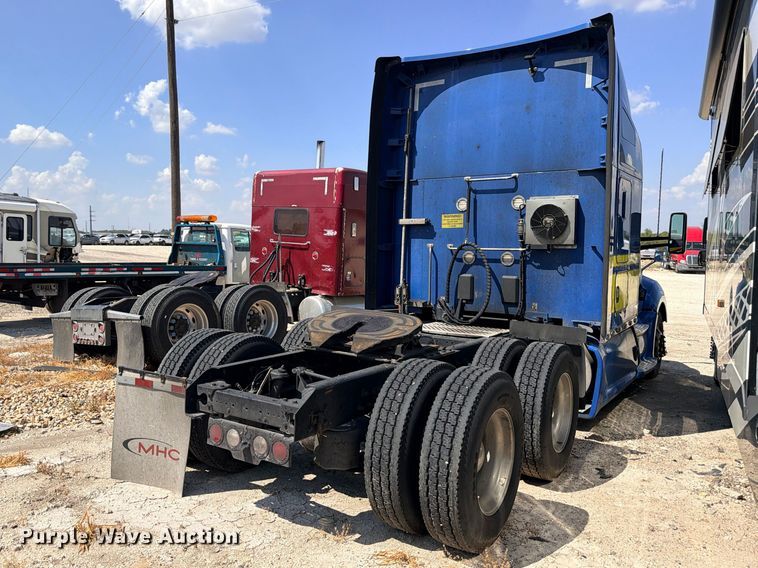 image for item YA4835 2020 Kenworth T680 semi truck