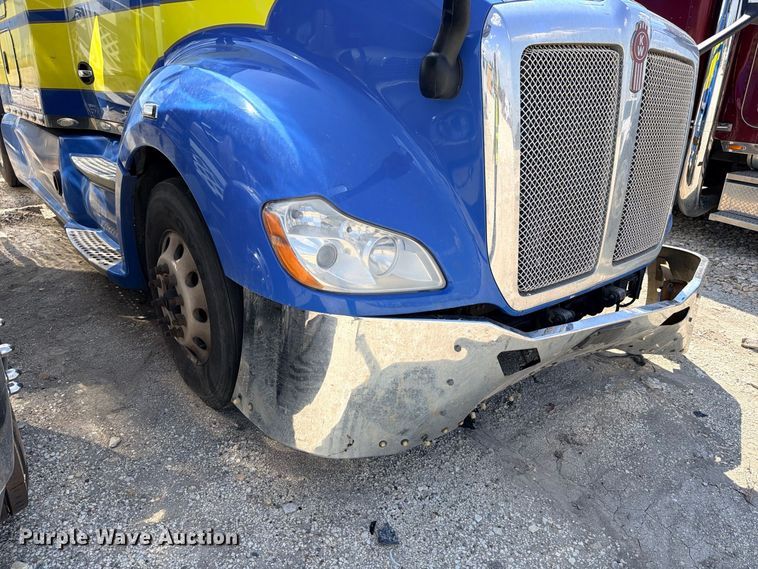 image for item YA4835 2020 Kenworth T680 semi truck