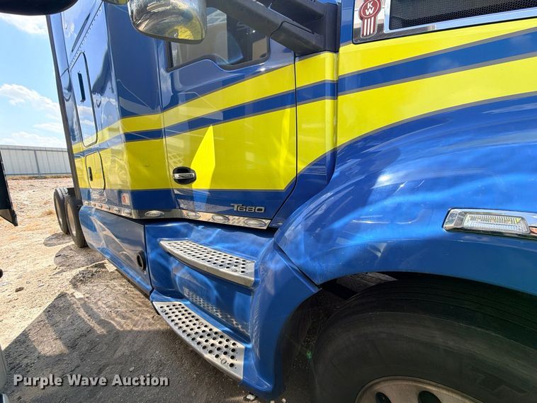 image for item YA4835 2020 Kenworth T680 semi truck