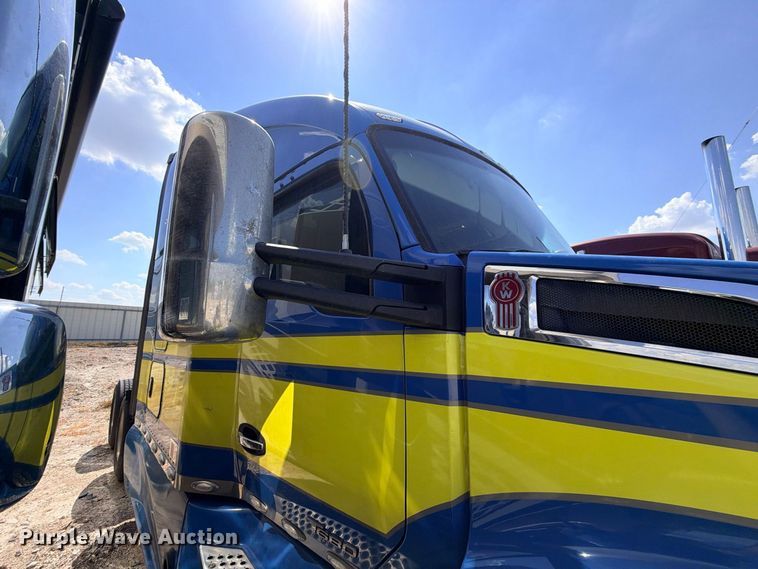 image for item YA4835 2020 Kenworth T680 semi truck