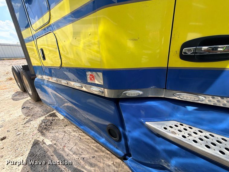 image for item YA4835 2020 Kenworth T680 semi truck