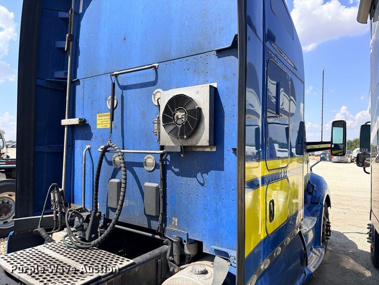 image for item YA4835 2020 Kenworth T680 semi truck