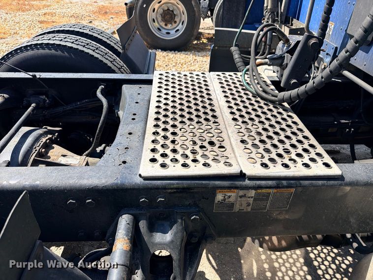 image for item YA4835 2020 Kenworth T680 semi truck
