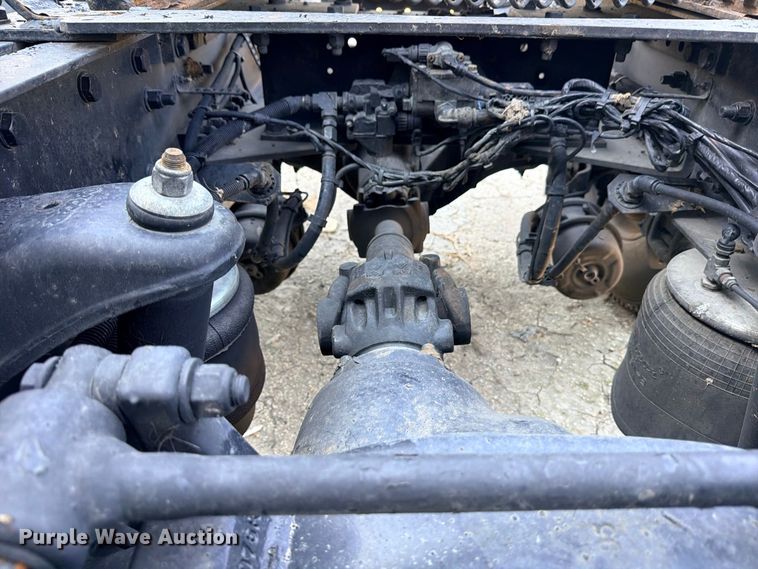 image for item YA4835 2020 Kenworth T680 semi truck