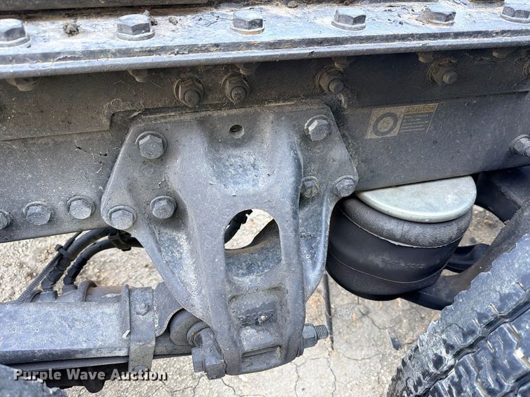 image for item YA4835 2020 Kenworth T680 semi truck