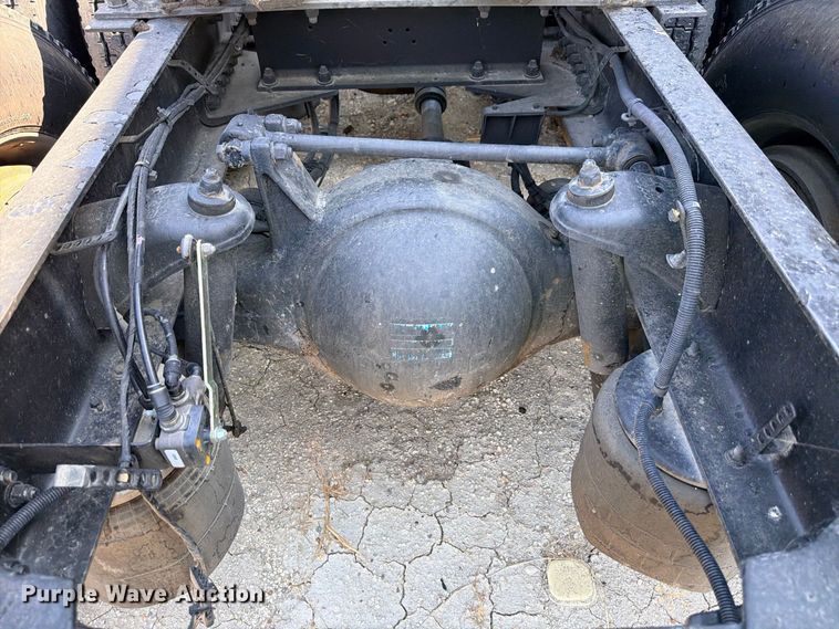 image for item YA4835 2020 Kenworth T680 semi truck