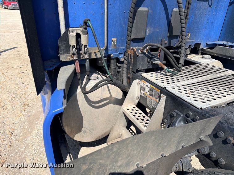 image for item YA4835 2020 Kenworth T680 semi truck