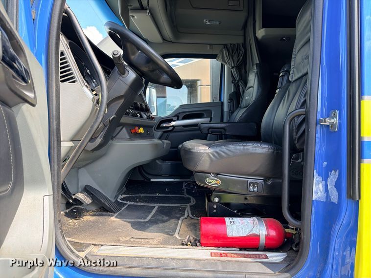image for item YA4835 2020 Kenworth T680 semi truck