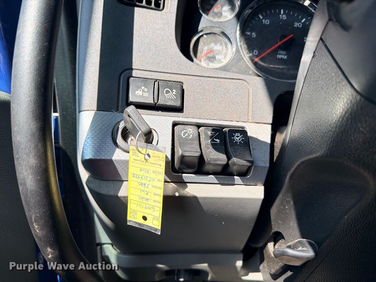 image for item YA4835 2020 Kenworth T680 semi truck