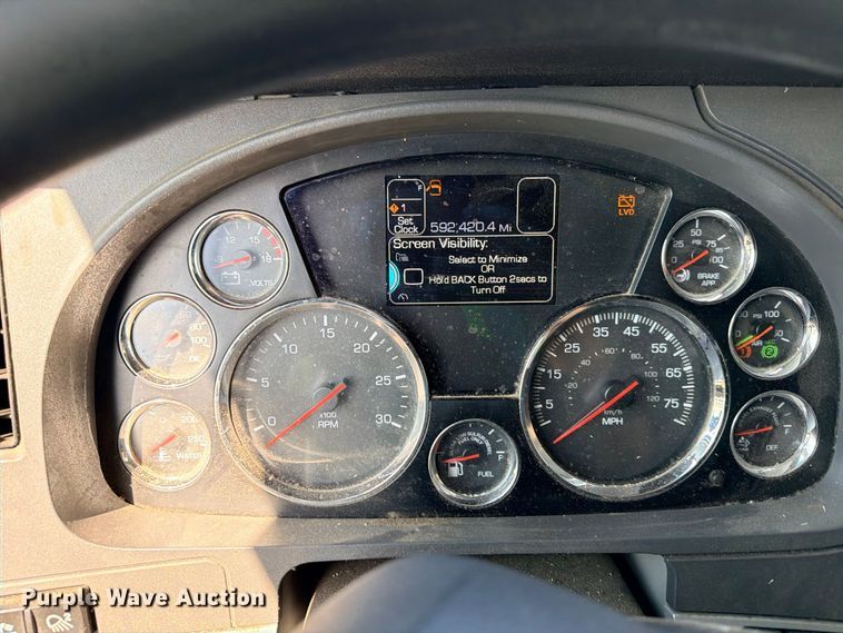 image for item YA4835 2020 Kenworth T680 semi truck