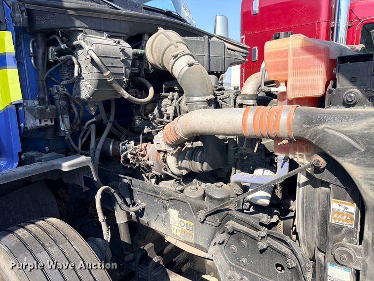 image for item YA4835 2020 Kenworth T680 semi truck