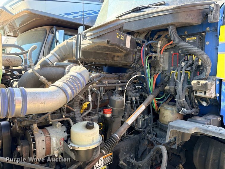 image for item YA4835 2020 Kenworth T680 semi truck