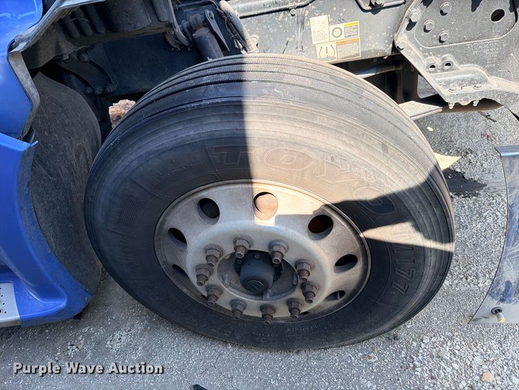 image for item YA4835 2020 Kenworth T680 semi truck
