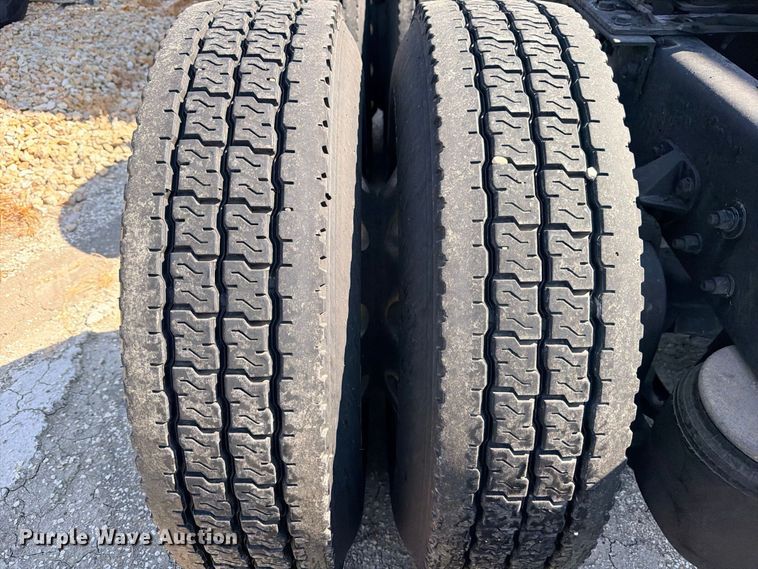 image for item YA4835 2020 Kenworth T680 semi truck