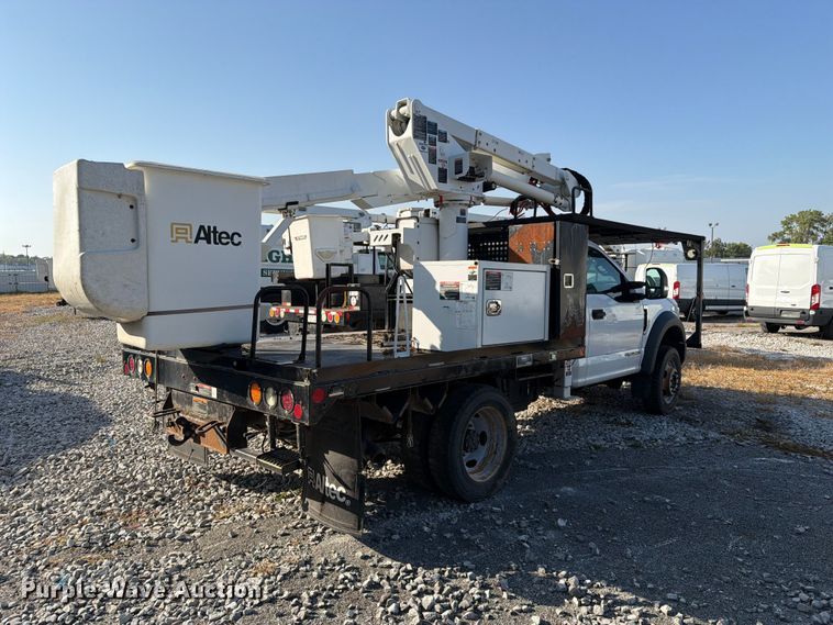 image for item YA4883 2018 Ford F550 Super Duty bucket truck