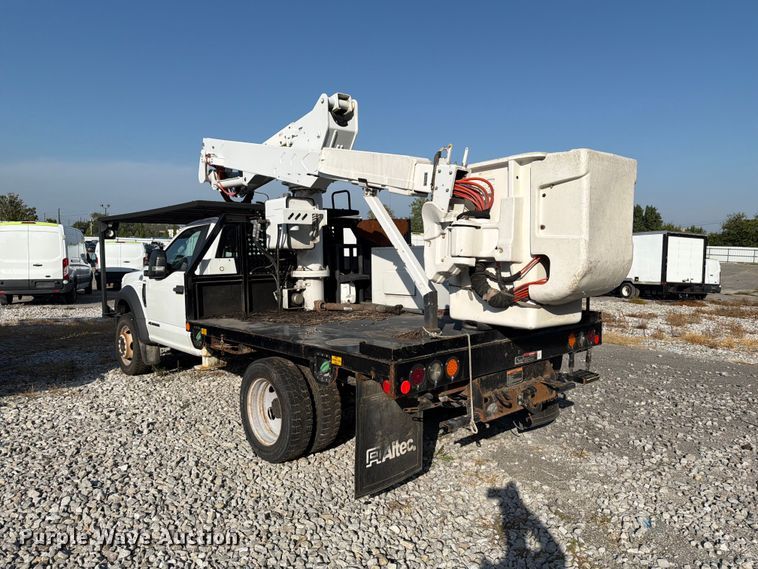 image for item YA4883 2018 Ford F550 Super Duty bucket truck