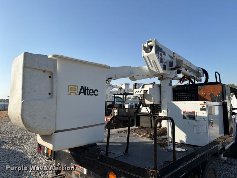image for item YA4883 2018 Ford F550 Super Duty bucket truck