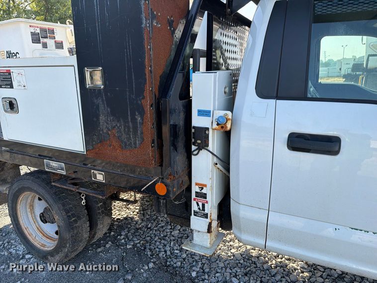 image for item YA4883 2018 Ford F550 Super Duty bucket truck