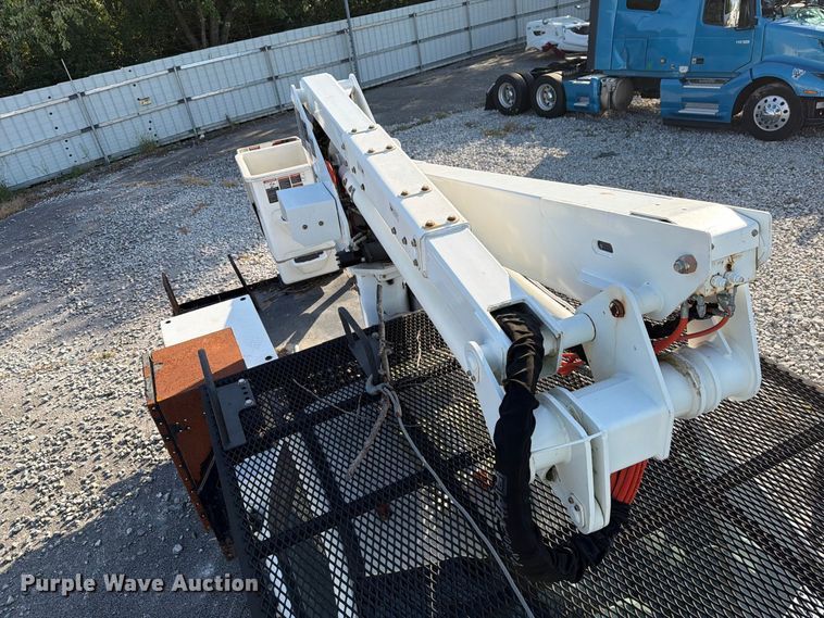 image for item YA4883 2018 Ford F550 Super Duty bucket truck