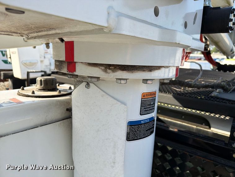 image for item YA4883 2018 Ford F550 Super Duty bucket truck