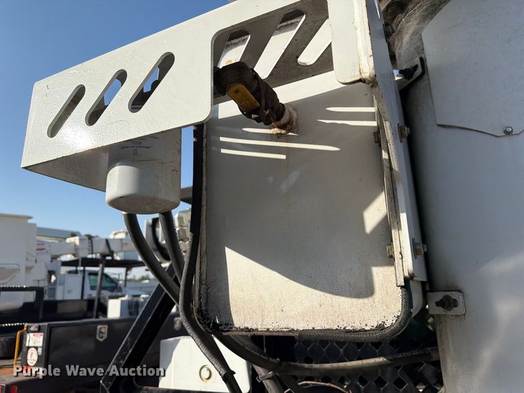 image for item YA4883 2018 Ford F550 Super Duty bucket truck