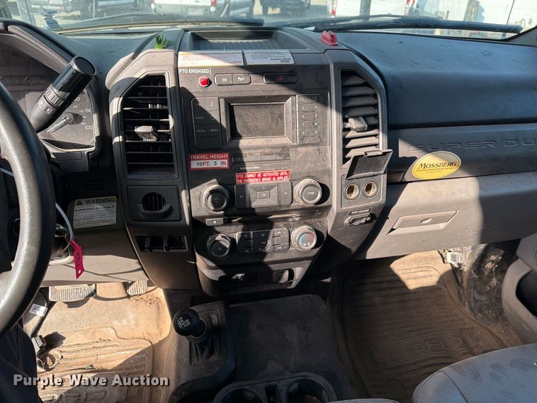 image for item YA4883 2018 Ford F550 Super Duty bucket truck