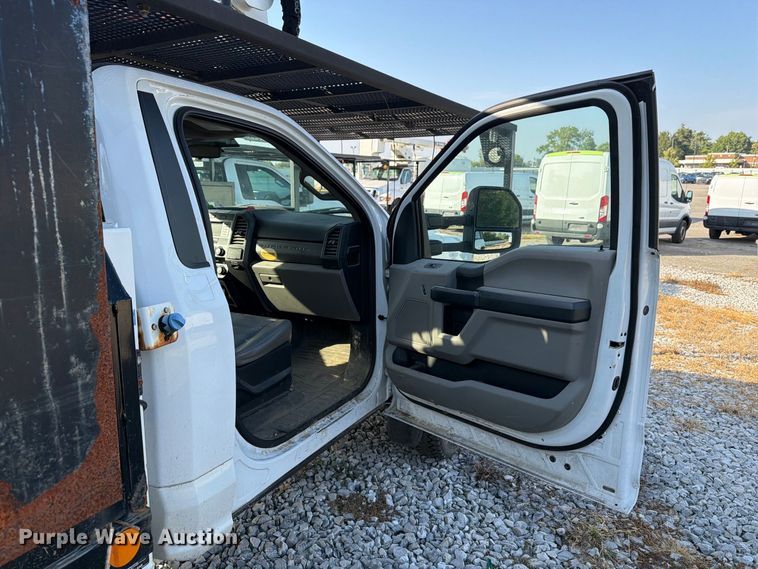 image for item YA4883 2018 Ford F550 Super Duty bucket truck