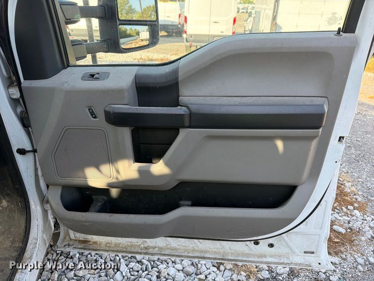 image for item YA4883 2018 Ford F550 Super Duty bucket truck