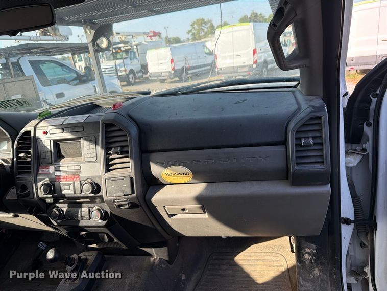 image for item YA4883 2018 Ford F550 Super Duty bucket truck