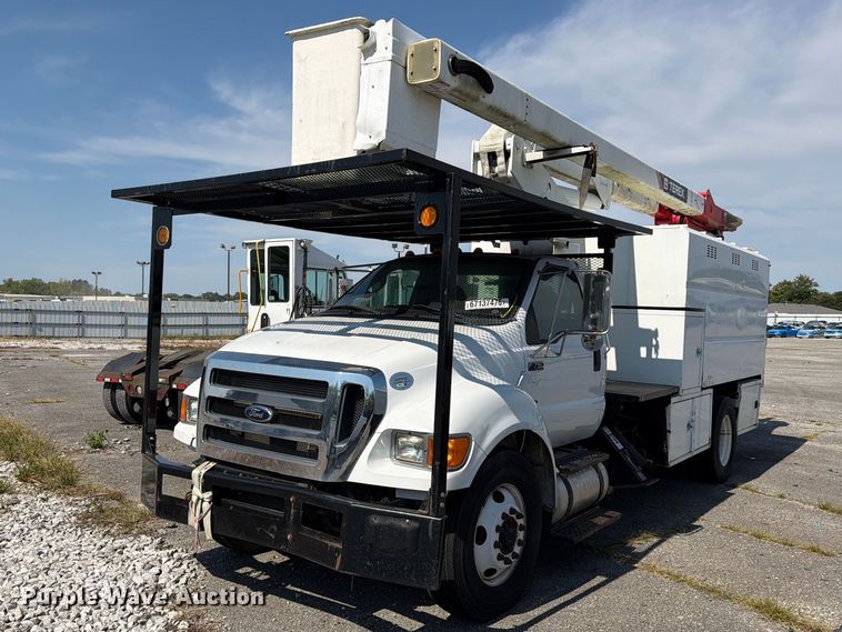 2015 Ford F750 Super Duty forestry bucket truck