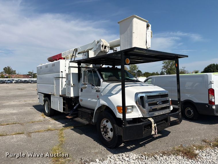 image for item YA4884 2015 Ford F750 Super Duty forestry bucket truck