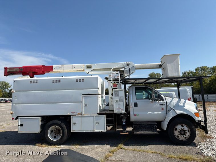 image for item YA4884 2015 Ford F750 Super Duty forestry bucket truck
