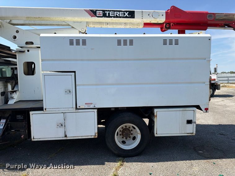 image for item YA4884 2015 Ford F750 Super Duty forestry bucket truck