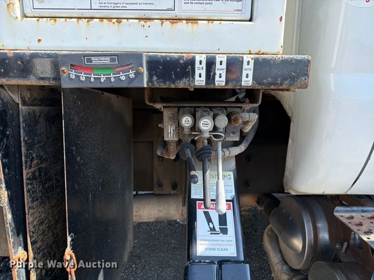 image for item YA4884 2015 Ford F750 Super Duty forestry bucket truck